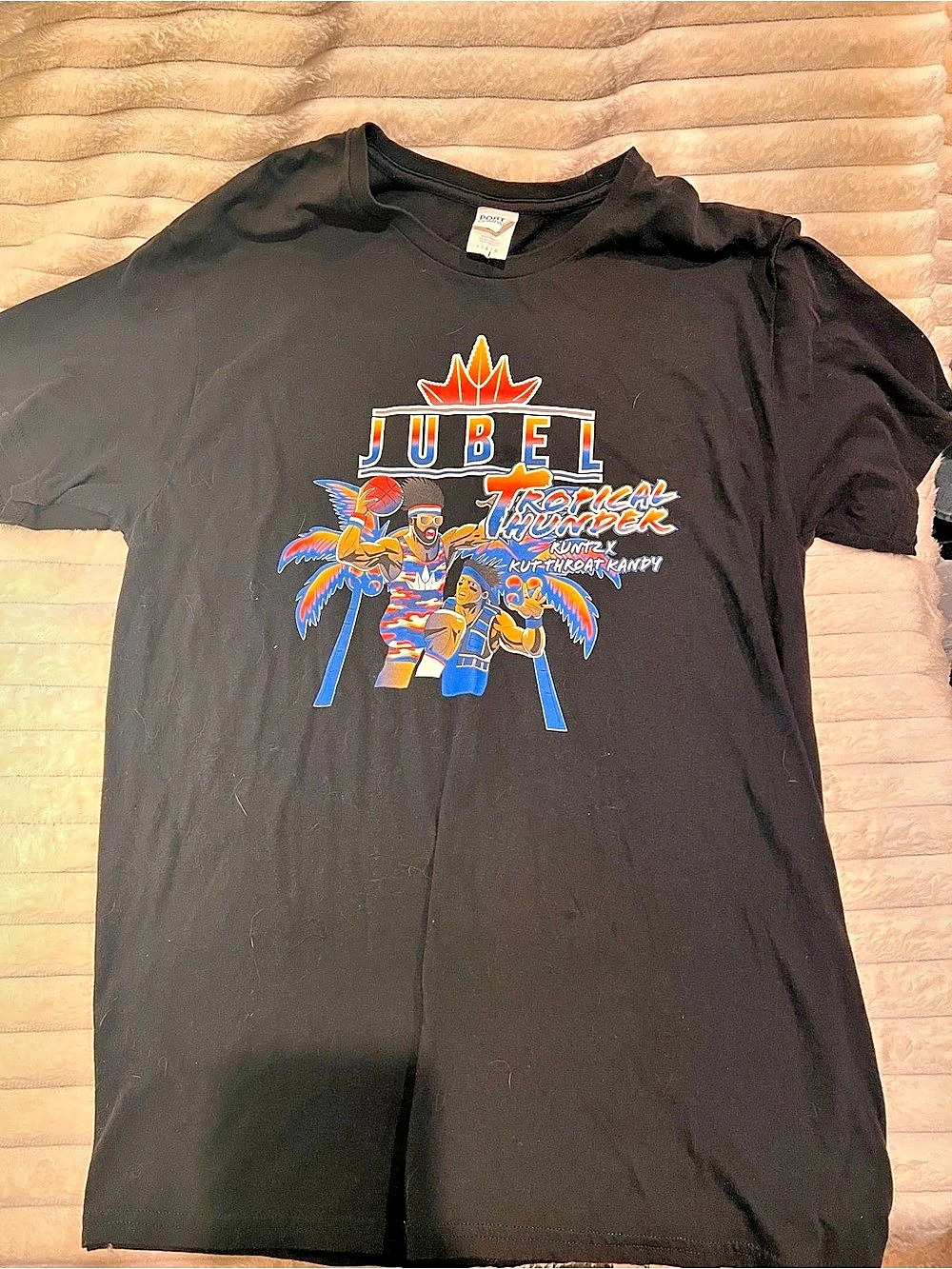 Graphic Short Sleeve Tee in Black Size Large